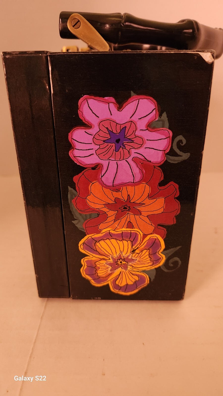 Very Nice Wooden Beaded Purse Flower Design Made In China!