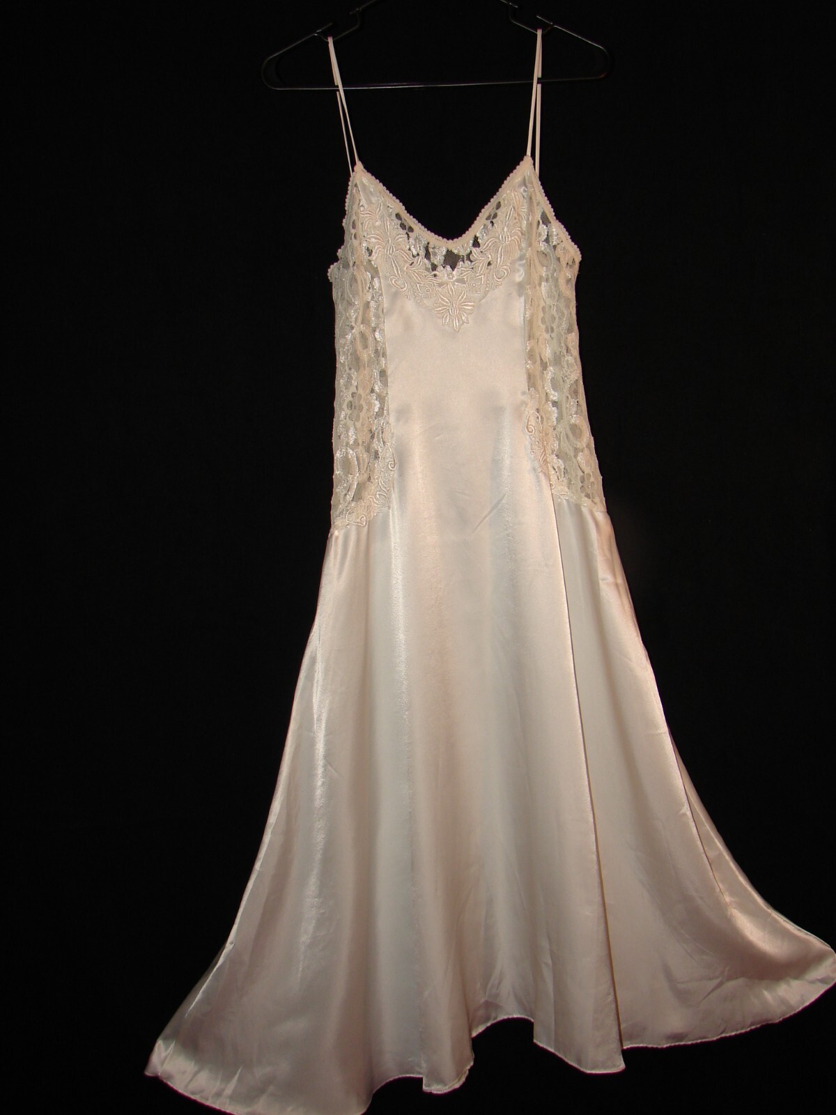 Vintage Cirea 2000 Ivory Nightgown Medium with Full Circle 114 inch Diameter