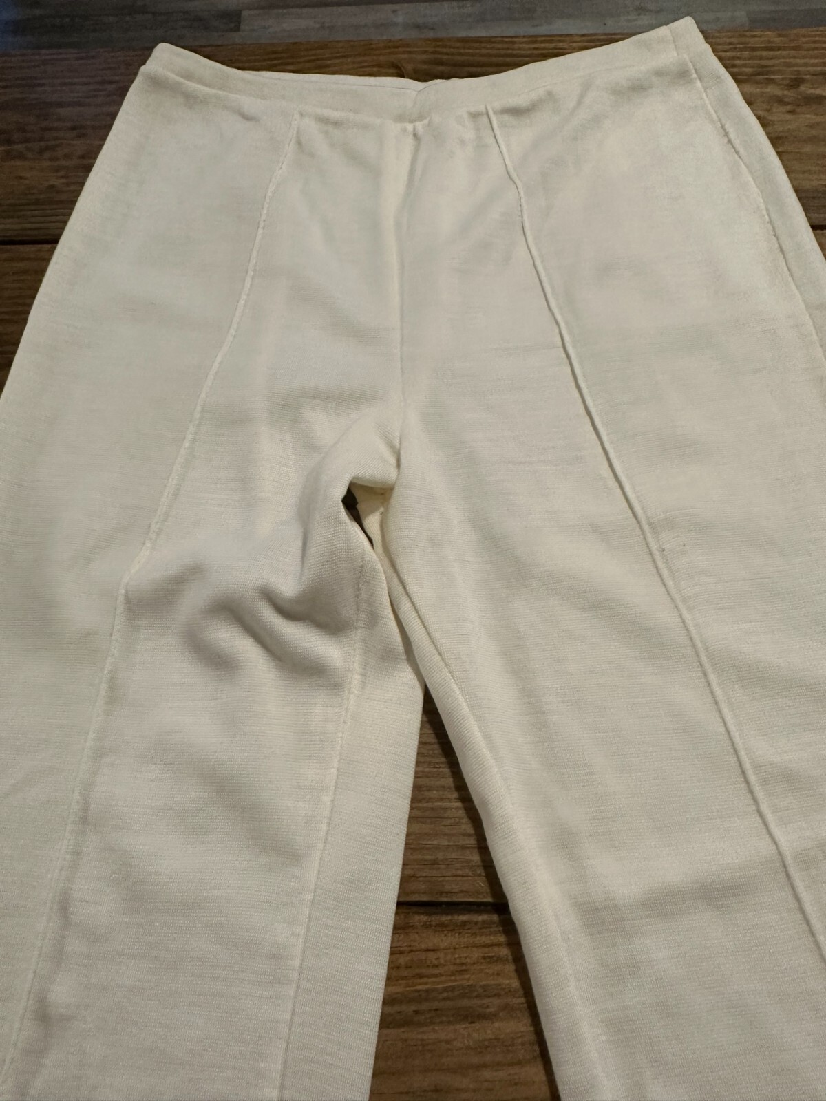 Vintage 1980’s Women’s Soft White Polyester Blend Pleated Pants – Missing Tag
