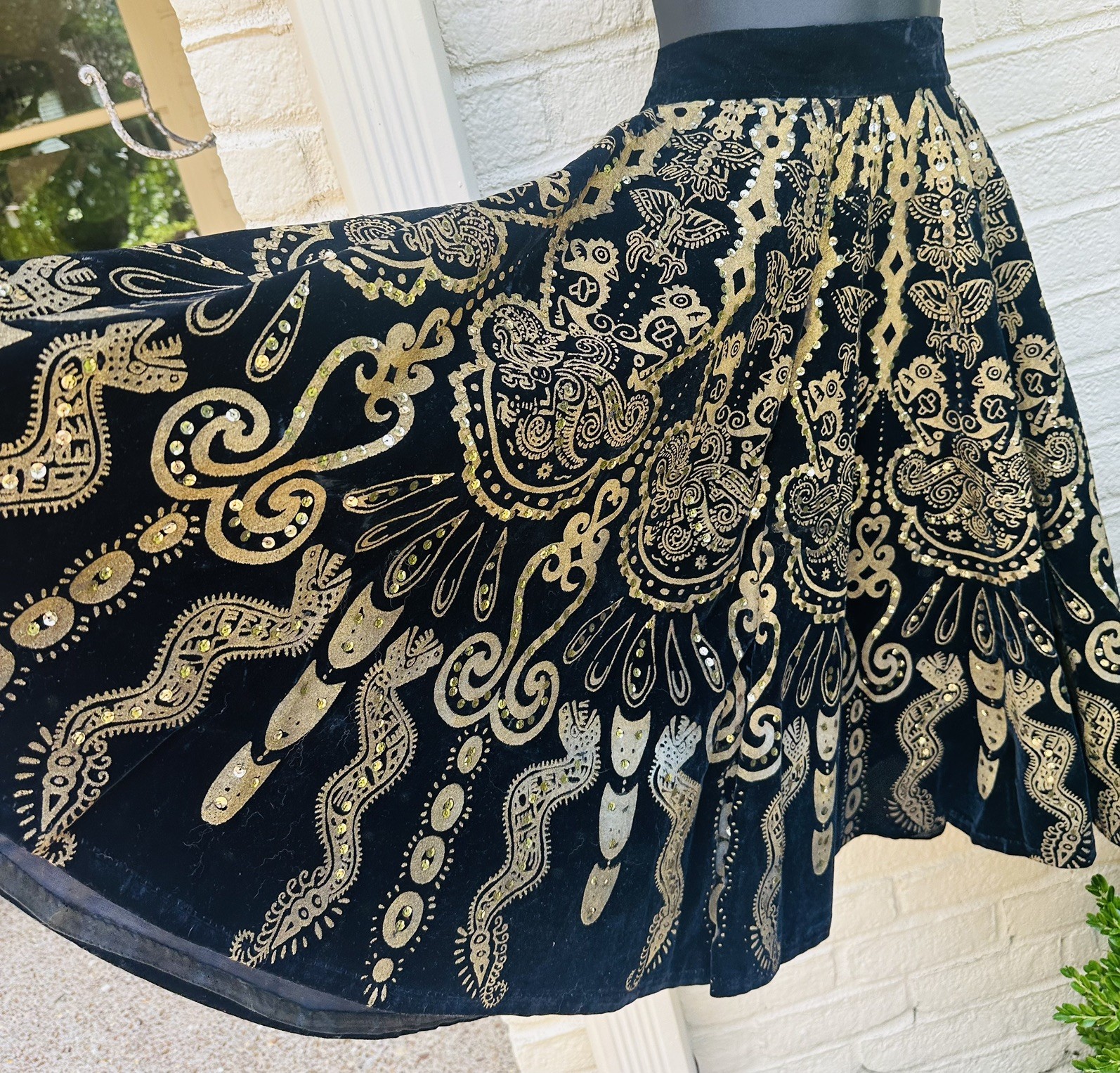 ✨ STUNNING 1950s VINTAGE BLACK FULL CIRCLE EMBELLISHED SKIRT ✨