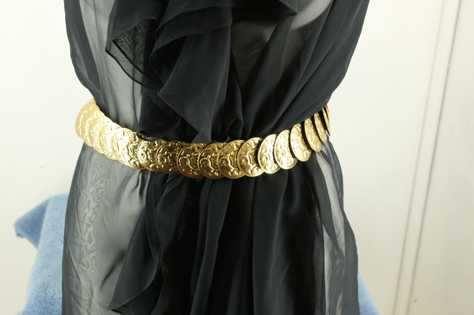VINTAGE 1 1/2″ MEDALLION ELASTIC METAL BELT 27″ STRECHES TO 30″ BRIGHT BRASS