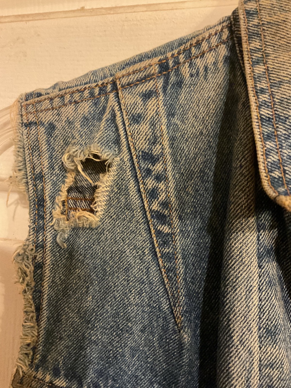 VINTAGE PLAIN POCKETS KEMMERER VERY DISTRESSED JACKET w/REMOVED SLEEVES M. 10-12