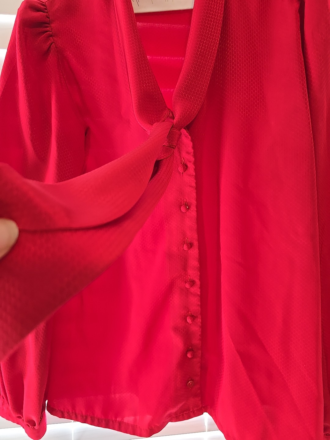Vntg Hooper Associates Women’s Red Long Sleeve Blouse With Attached Tie -Size 8