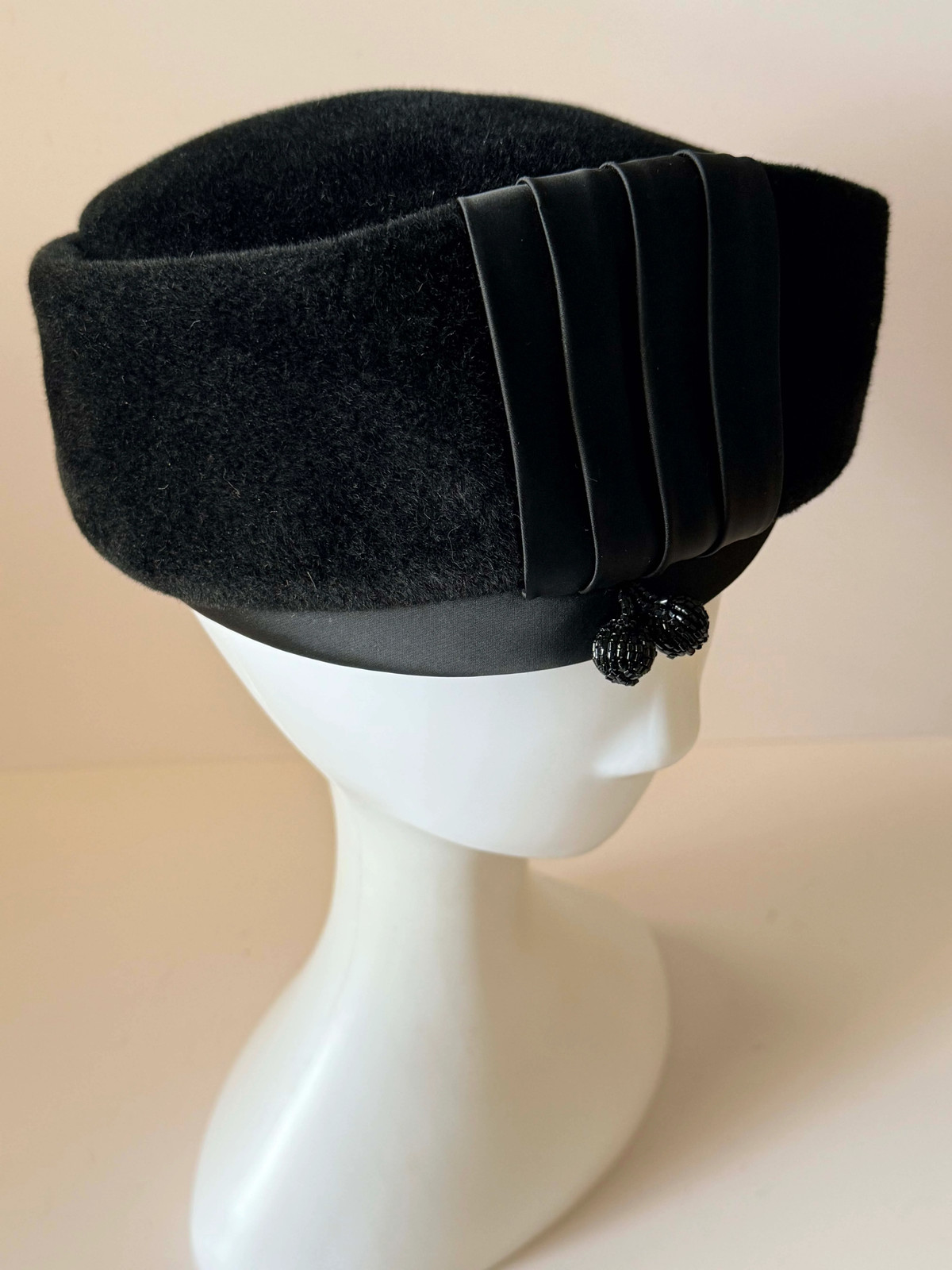 1960s Francois Paris New York Black Velvet Pillbox Hat Vintage Cocktail Hat