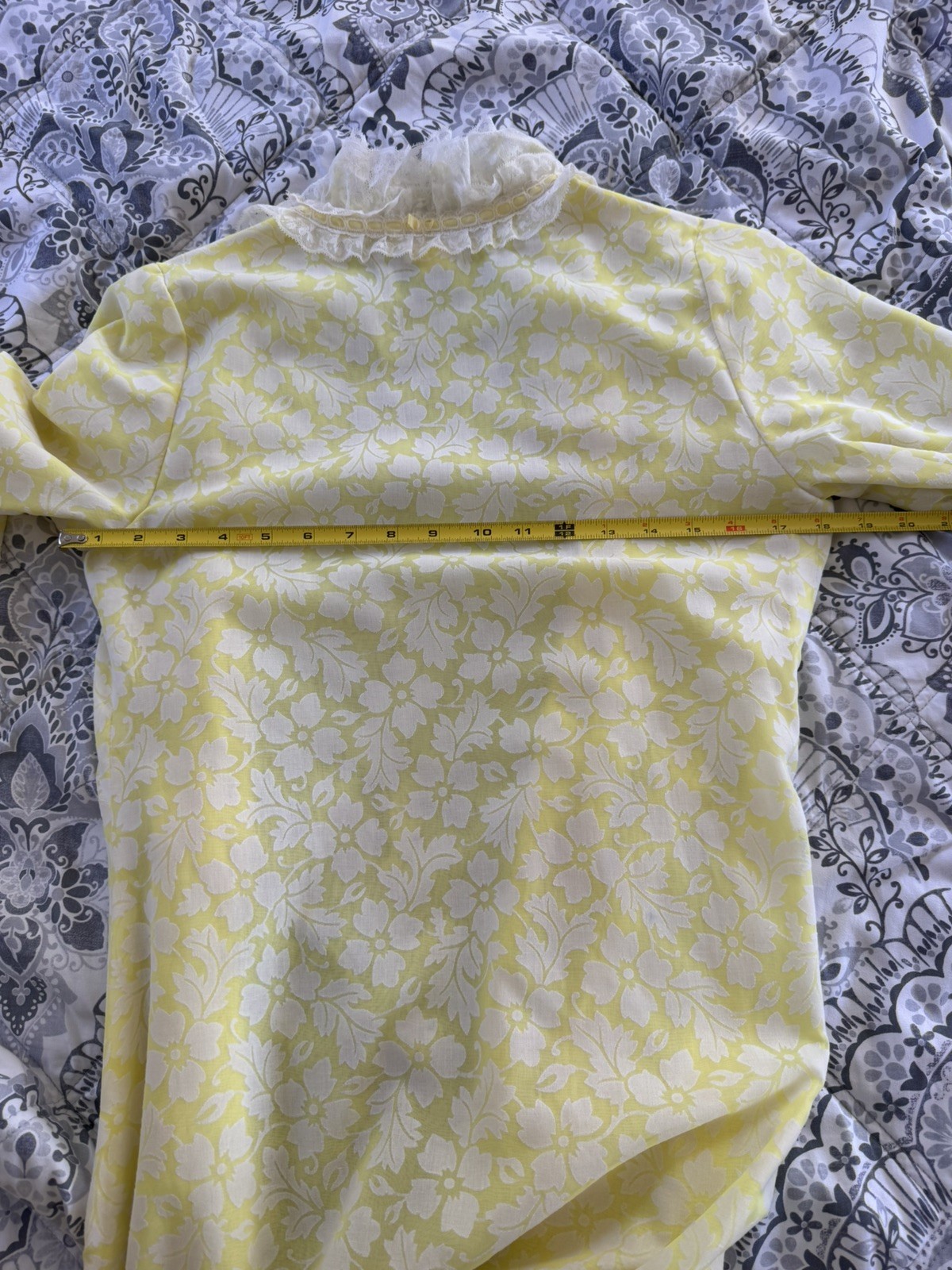 Vintage Saks Fifth Avenue Floral Lace Dressing Gown Robe France XS Yellow Long