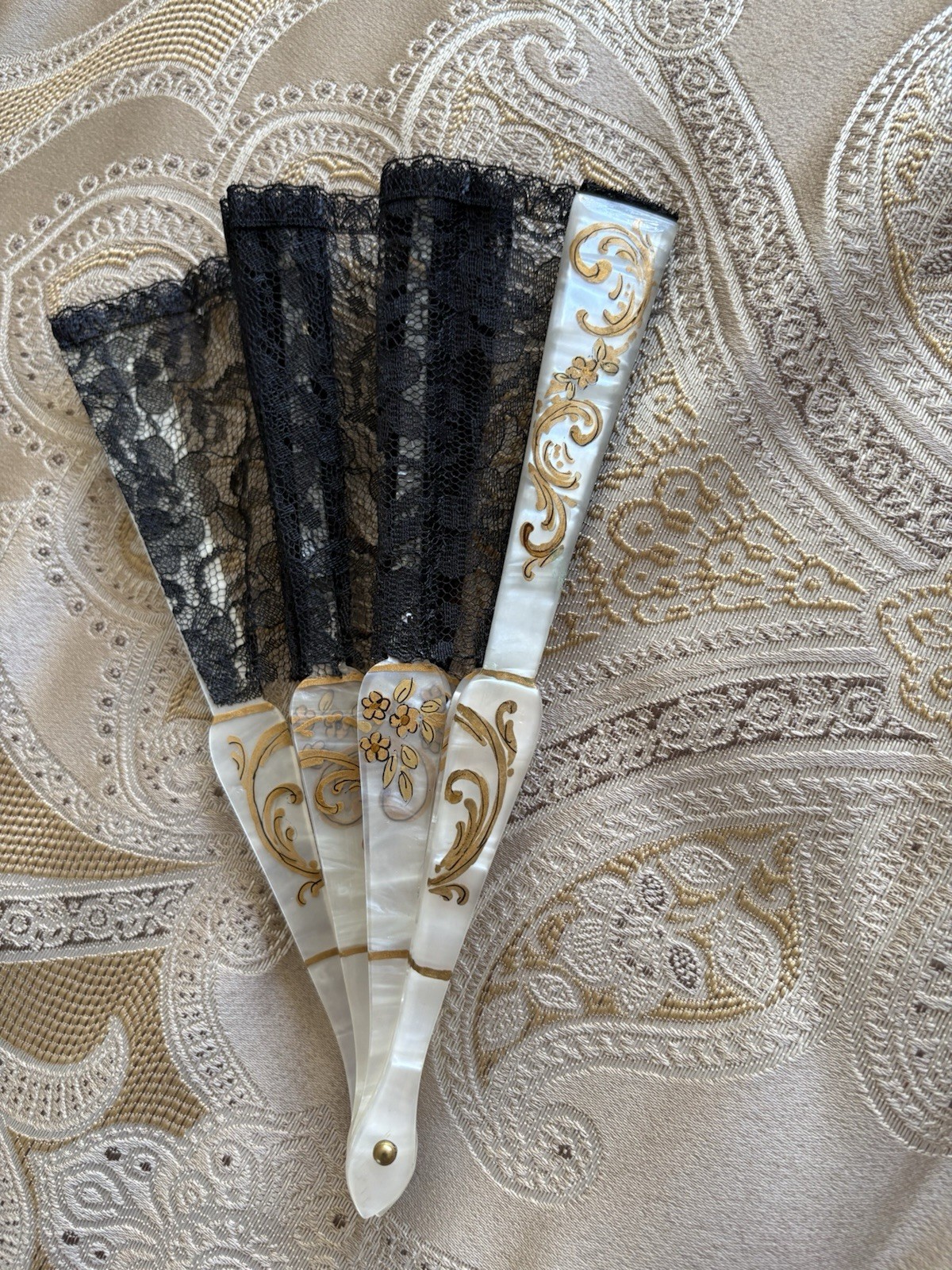 BELIEVE to be Art Nouveau Hand Fan Lace / Mother of Pearl
