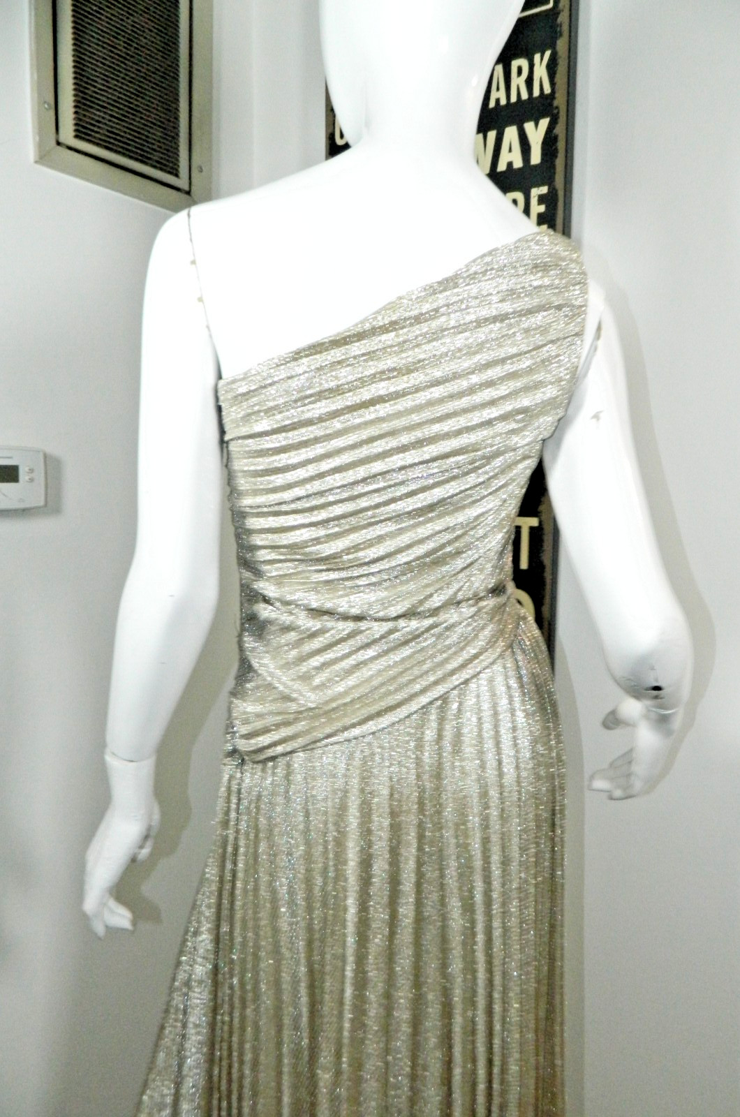 NEW LEAF BY SAMIR Dress 1970’s 1980’s Vintage Gold Metallic Shimmer Accordion