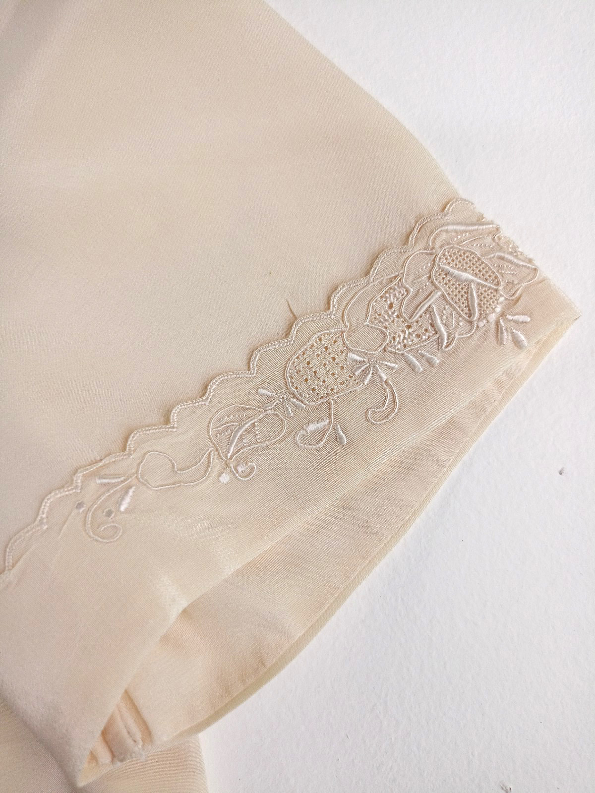 VTG Peony 100% Pure Silk Blouse S Hand Embroidered Swatow Cutwork Ivory China