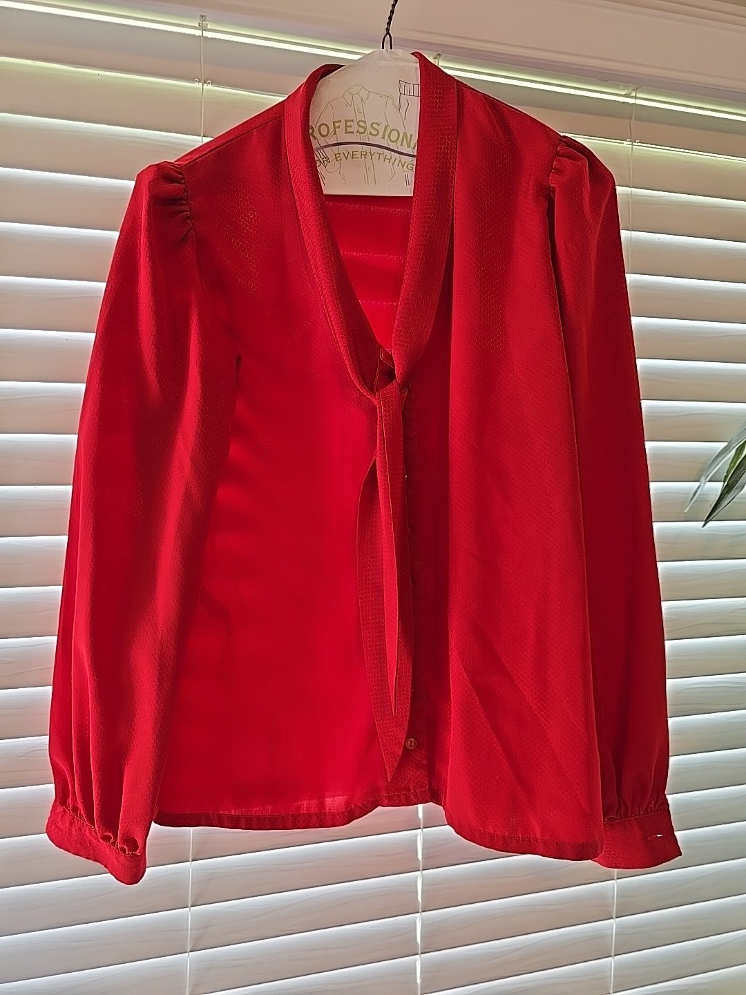 Vntg Hooper Associates Women’s Red Long Sleeve Blouse With Attached Tie -Size 8