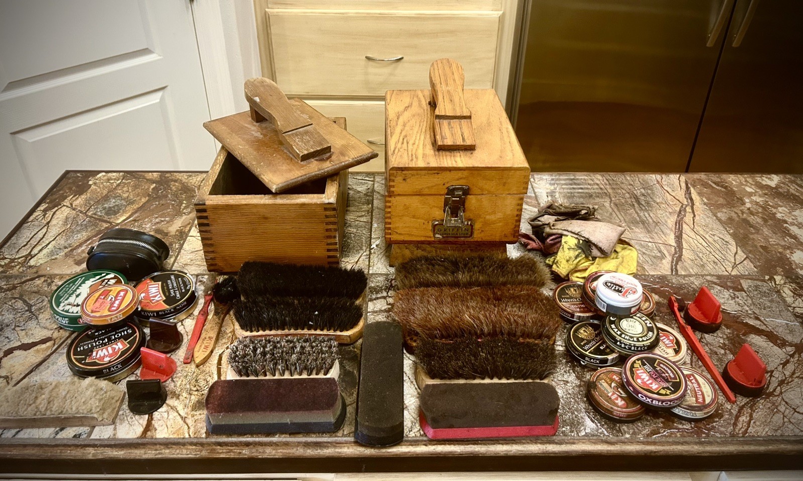Vintage GRIFFIN SHINEMASTER Wooden Shoeshine Box~Brushes/Polishes~Oak~1950-1960