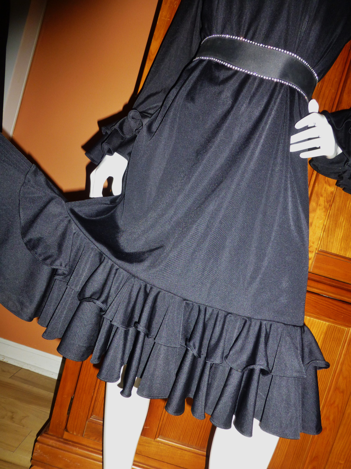 BARON PETERS Vtg 70s 80s Silky Jersey knit Ruffles Key Hole Cocktail Party DRESS