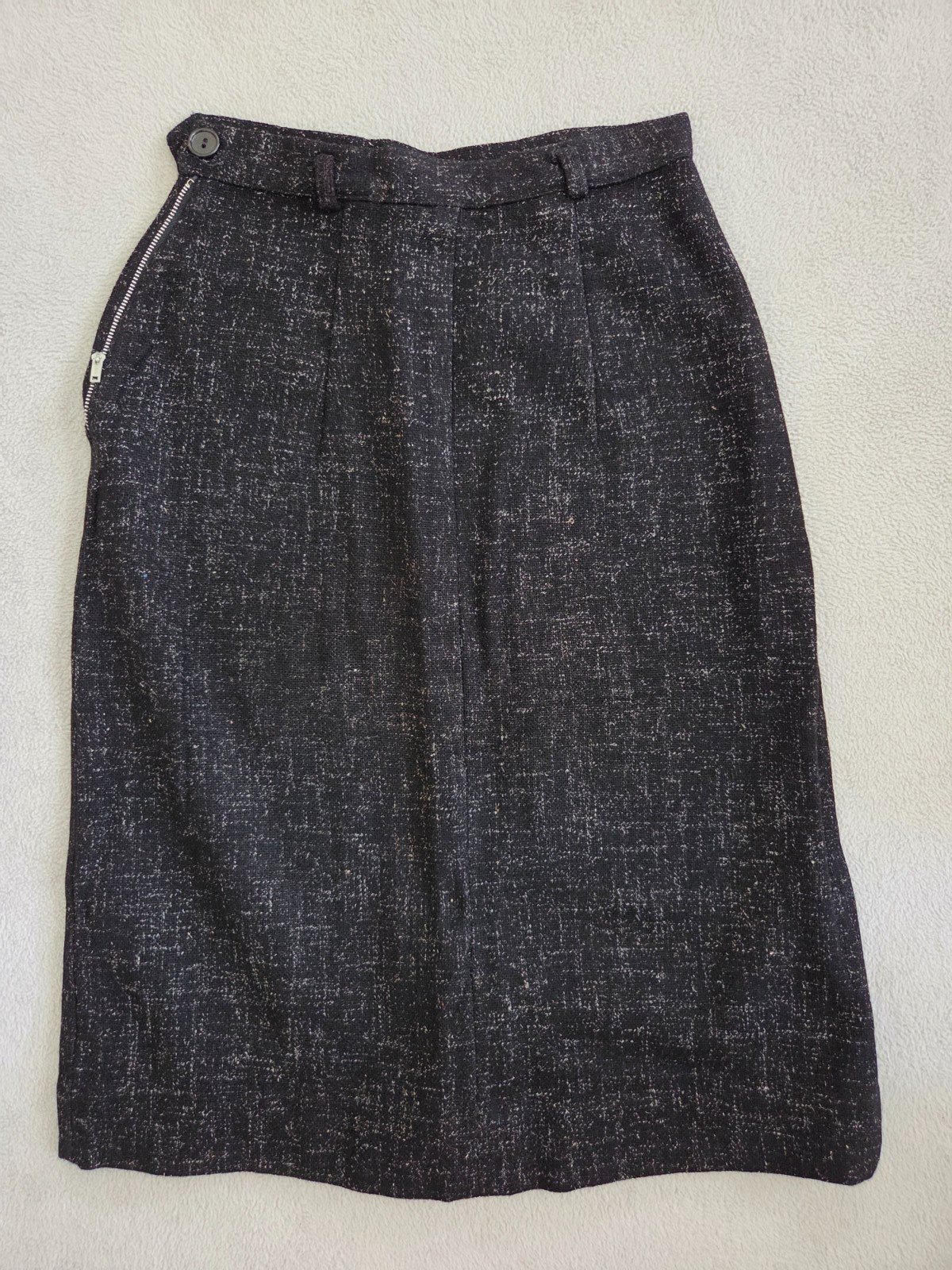 Vintage Woman’s Skirt 100% Wool 1950s or 1960’s Black & Grey Decorative Pockets