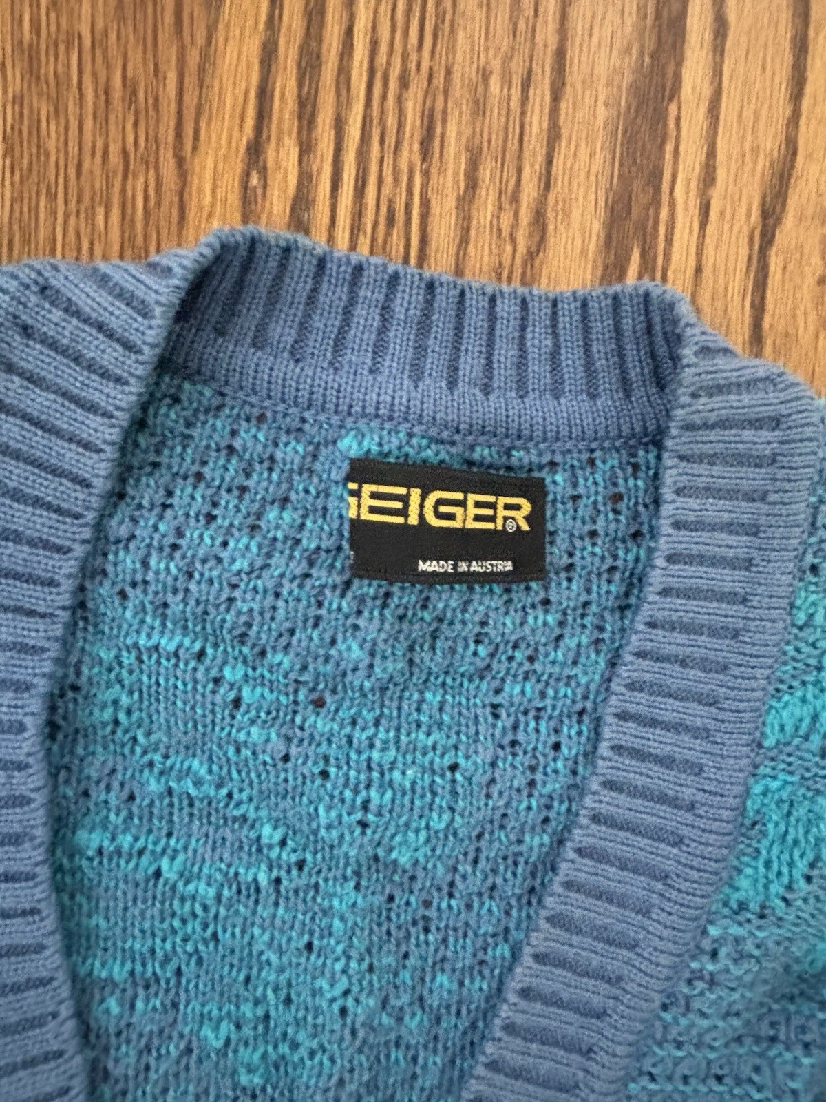 Vintage 1980’s 1990’s Ladies Geiger Short Cinched Waist Romantic Sweater M