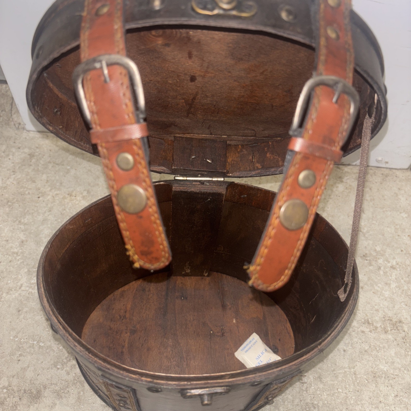 Vtg Style Oval Wood & Leather Top Handle Travel Case or Storage Box w/Lock Clasp