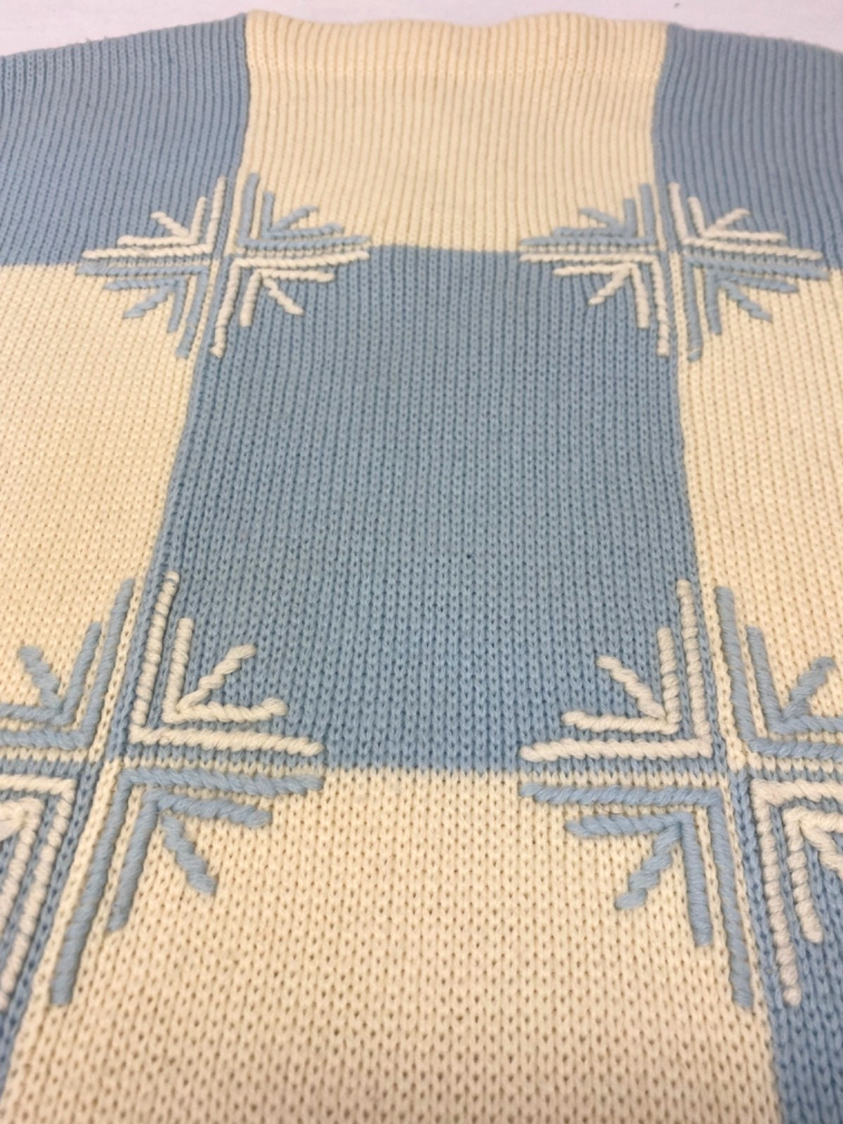 Vintage Sweater Snowflake Knit Blue & White Winter Pullover Aspen Mountain CO