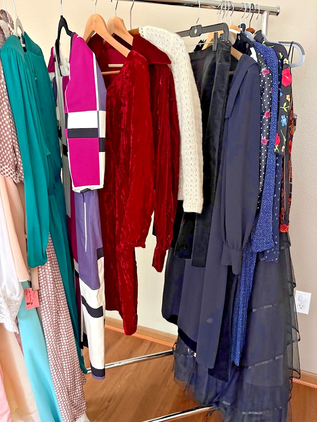 Vintage70’s- 90s Y2k Resellers Lot Of 28 Dresses/skirt /sweater Mixed Lot