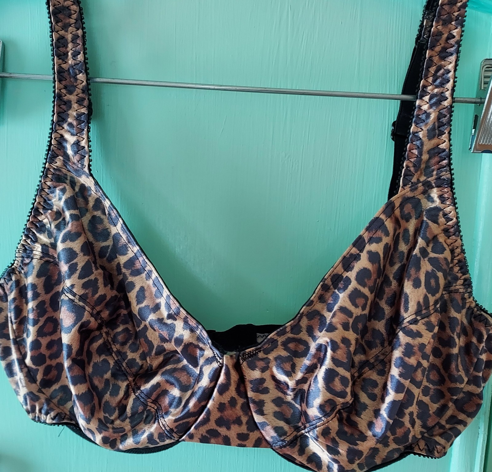 Vassarette Second Skin Bra & Hi Cut Brief Panties Set Leopard Size 8/36C nwot