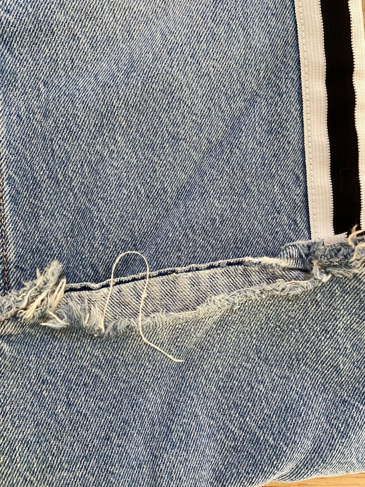Vintage Y2K 2000s Mudd Side Stripe Low Rise Flare Jeans Denim 11 Distressed 29”