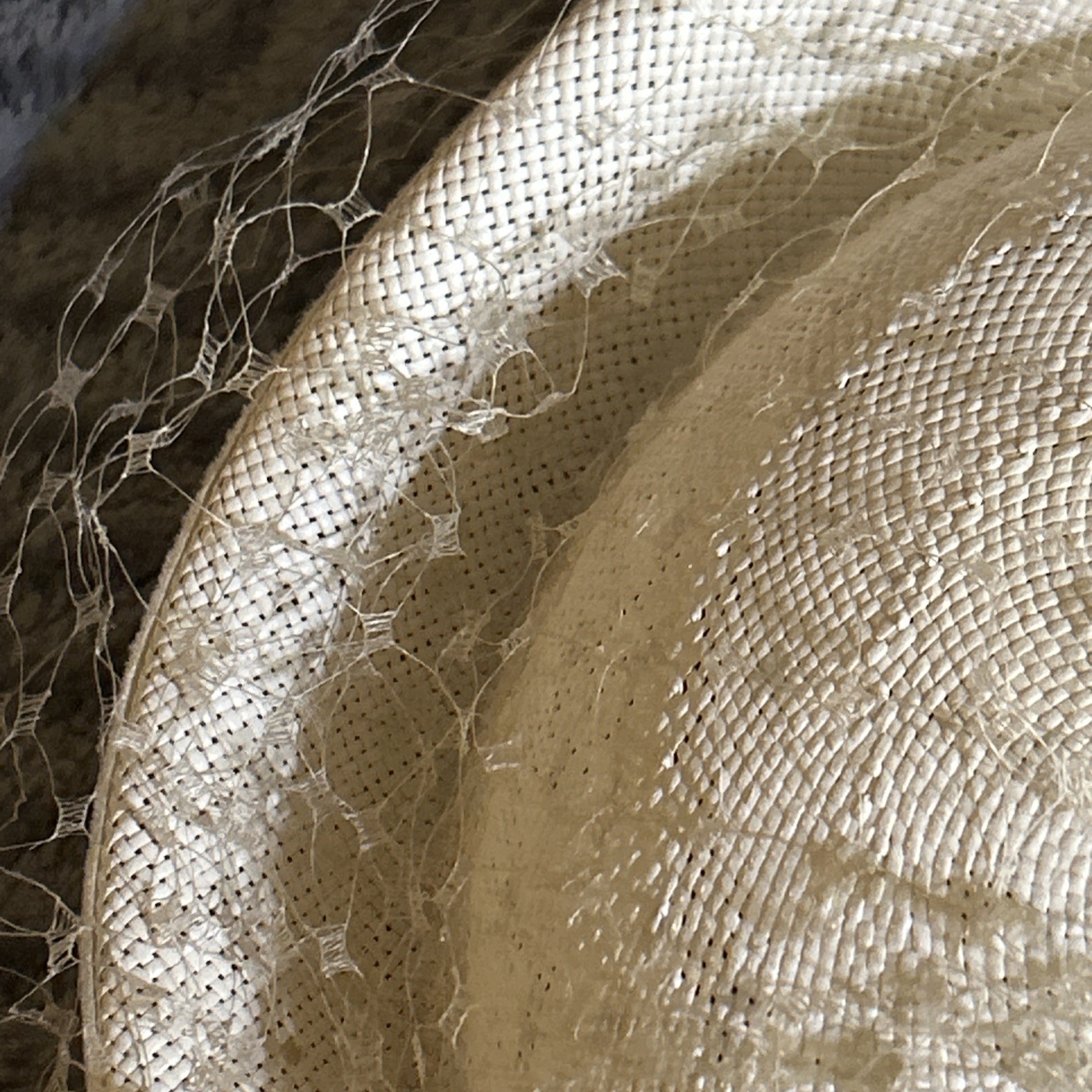 Vintage Off White Ladies Pillbox Hat W/Lace Netting