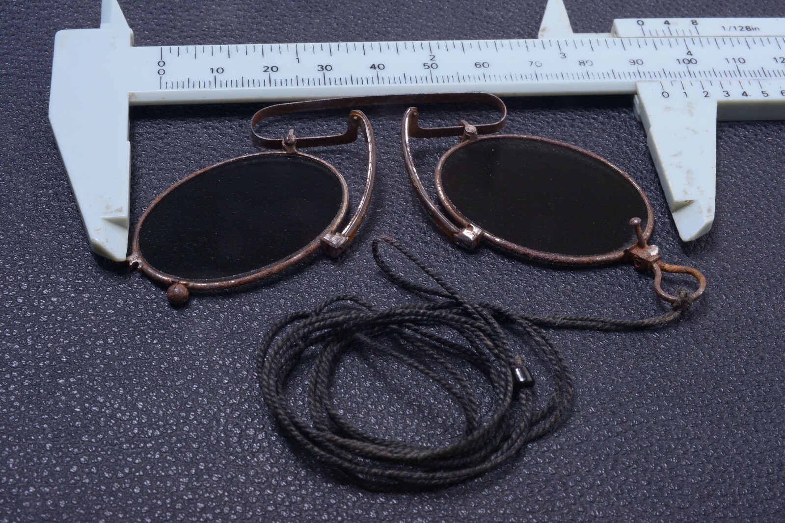 ✅ ANTIQUE PINCH, PINCE NEZ NOSE GRAY SUN GLASSES SPECTACLES +- 1890