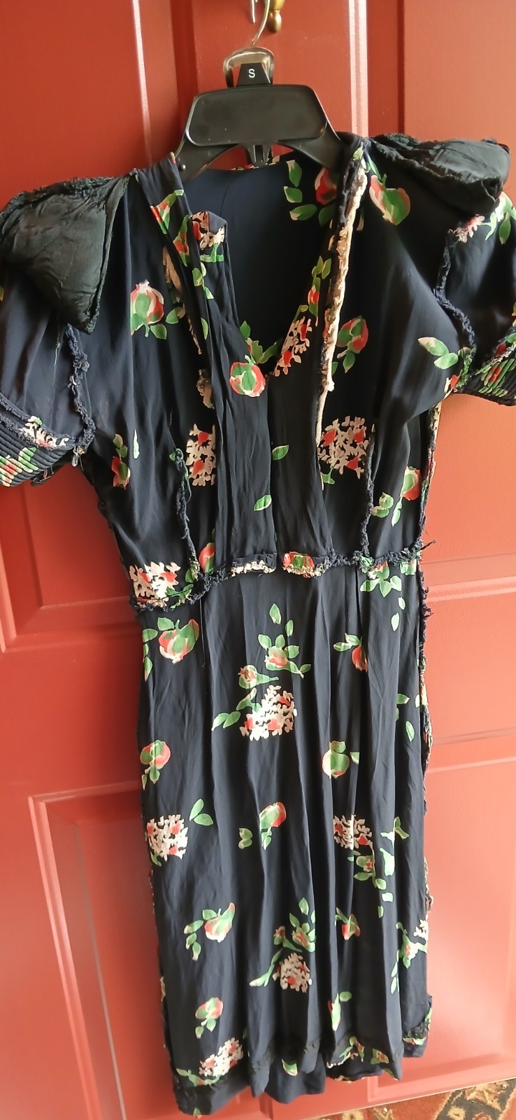 1940s WW2 Novelty Print navy Blue rayon Dress with belt sz S shoulder pads
