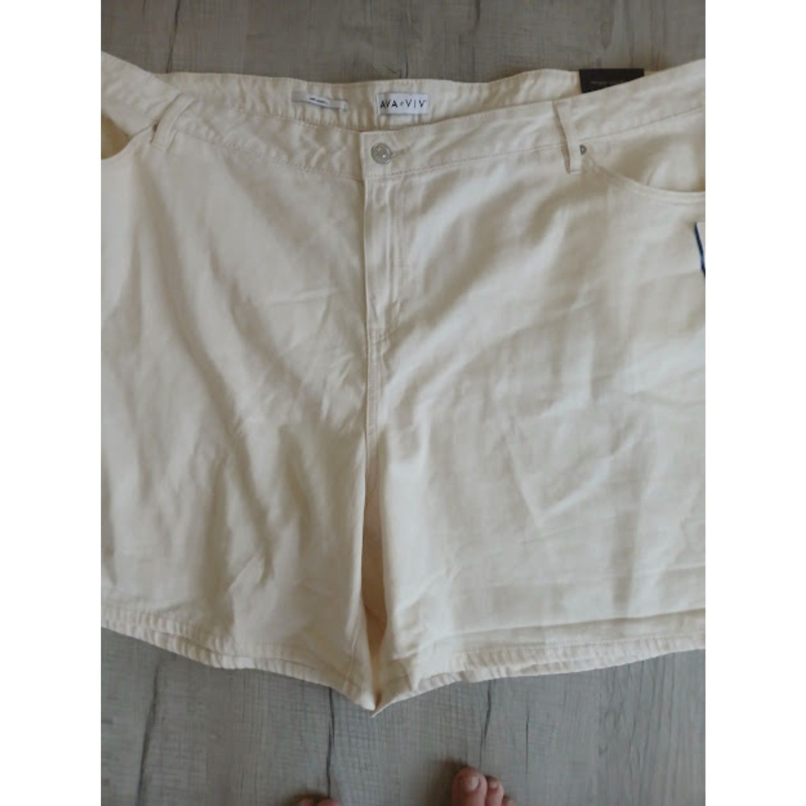 Ava & Viv Beige Denim Shorts Womens White Wash 5 Pocket Casual