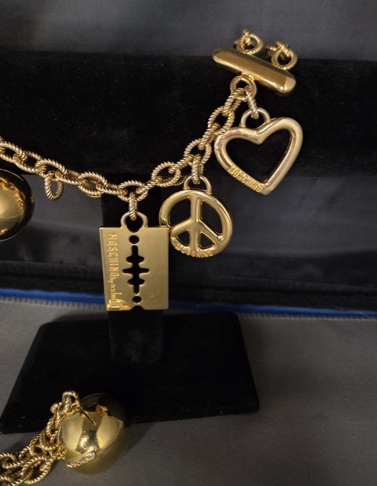 MOSCHINO By REDWALL GOLD CHARM BELT/ NECKLACE CHUNKY & BEAUTIFUL