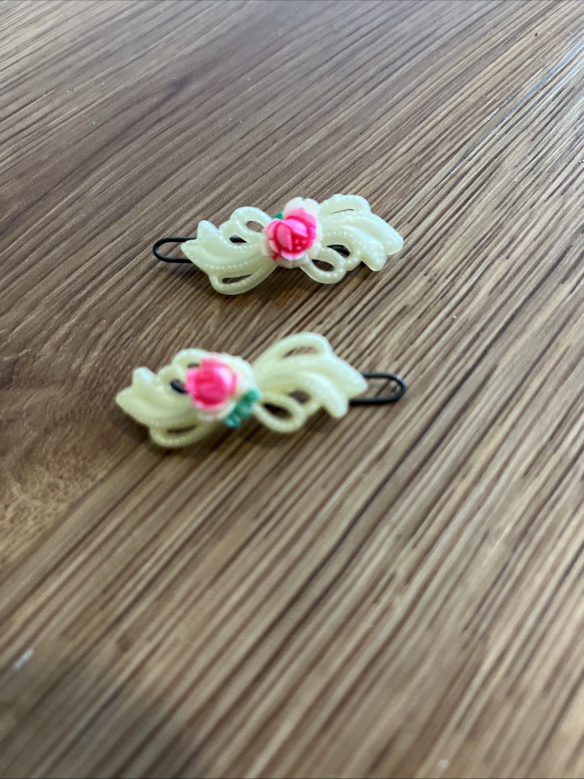 Vtg 1950-60 Tip Top/Goody Pair Celluloid Ivory Hair Clips Barrette Flowers EUC