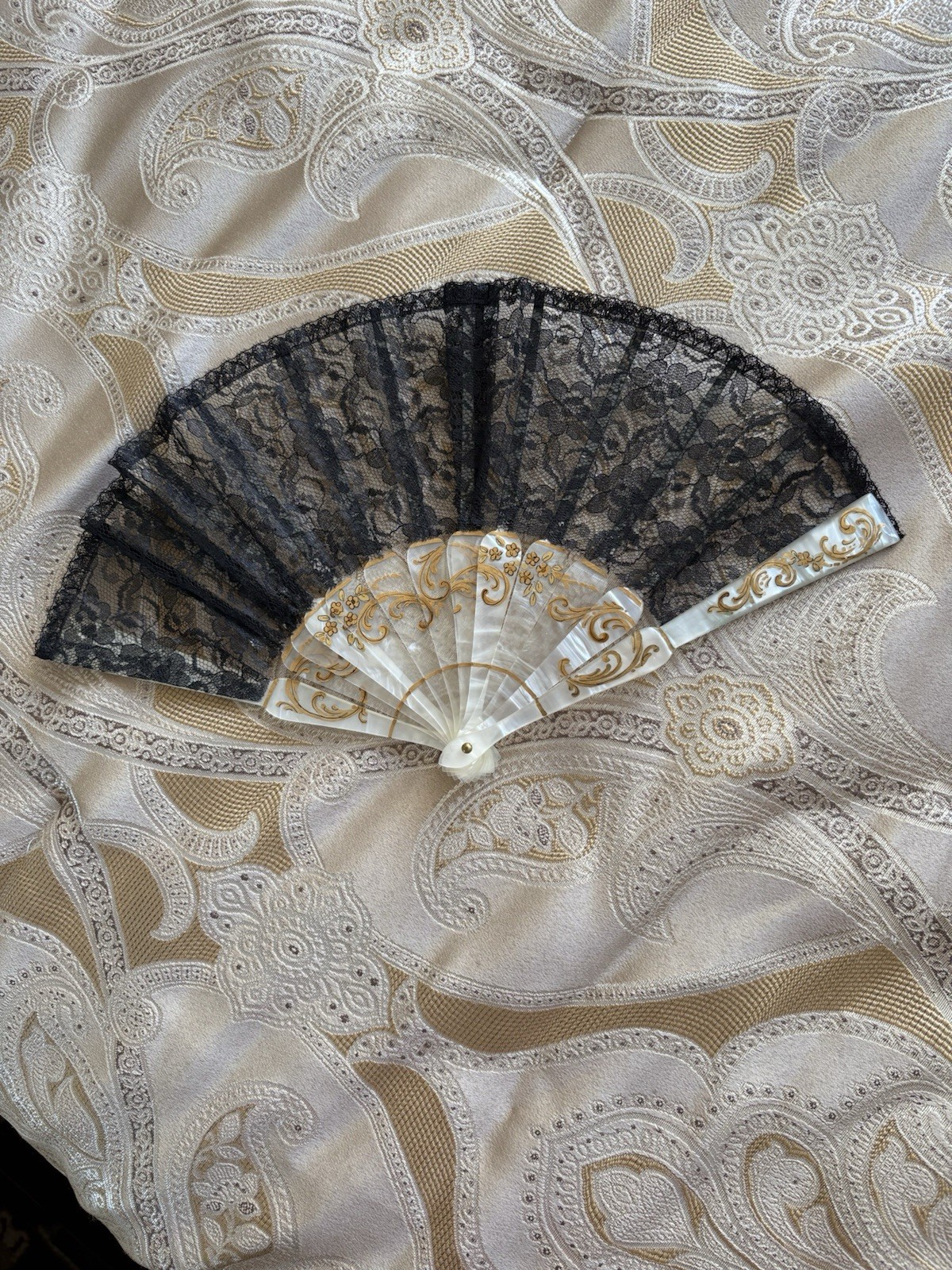 BELIEVE to be Art Nouveau Hand Fan Lace / Mother of Pearl