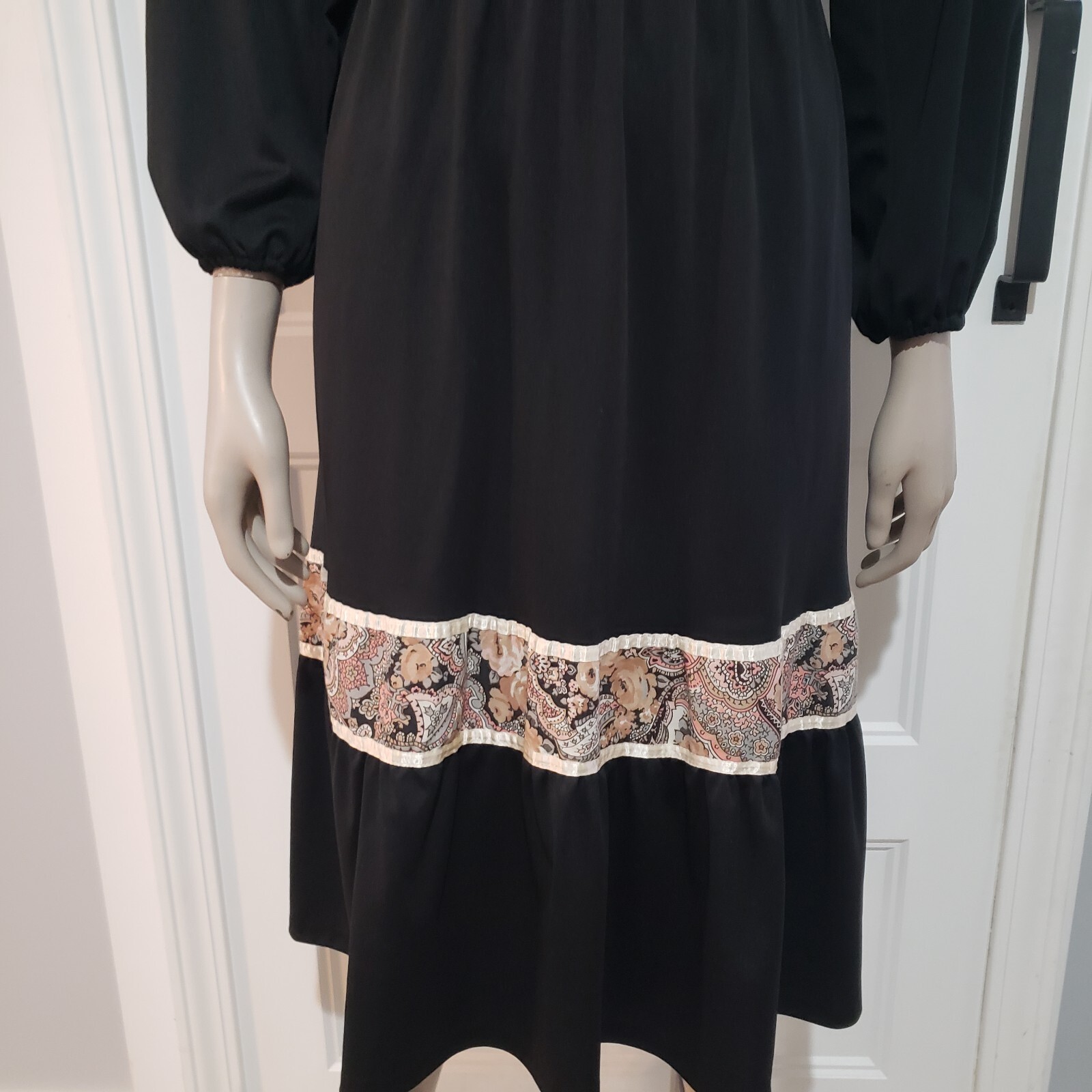 Vintage 70s Boho Dress Womens 9 Black Polyester Cotton Floral Accents Midi Retro