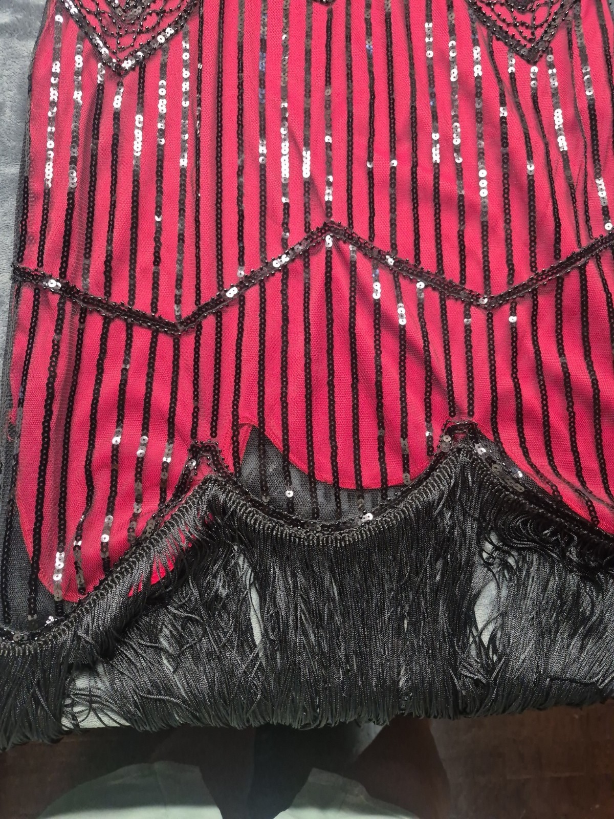 FUNDAISY 1920’s Style Flappers Striking Red Basewith Sequin & Beads Sleeveless L