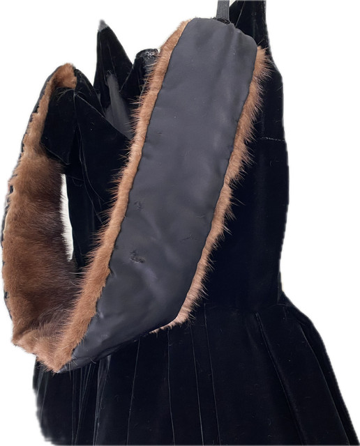 VINTAGE 1940-50’s BLACK SILK VELVET DRESS W ERMINE SHOULDER BAND