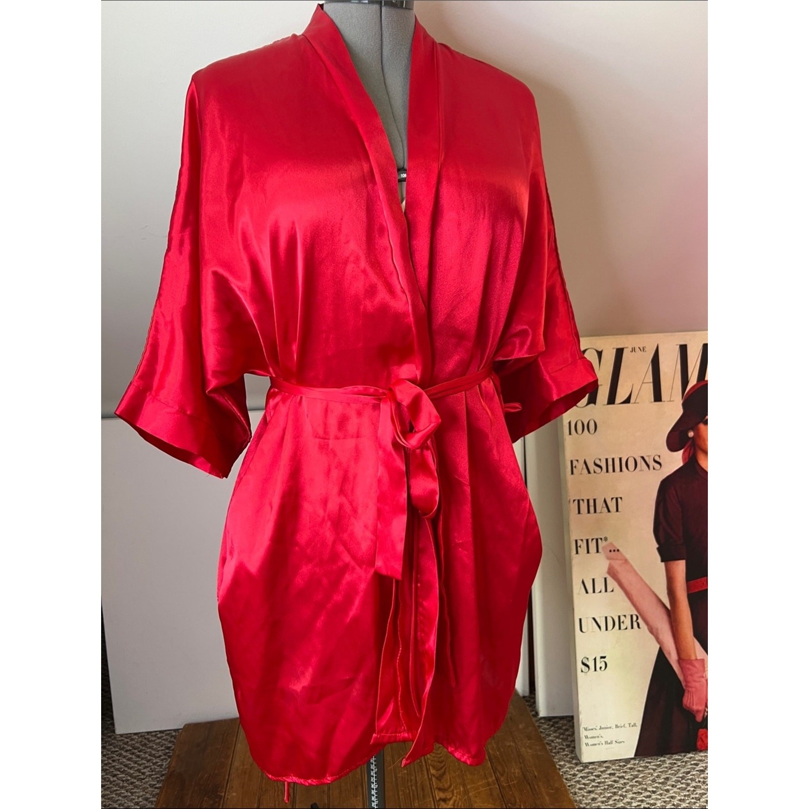 EUC vintage 90s Satin Short Robe – Red Women’s Kimono Wrap