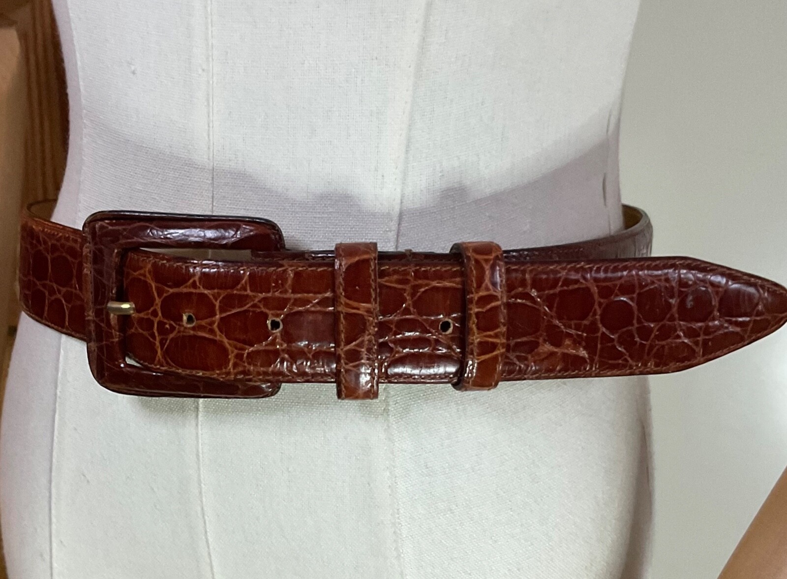 HAROLDS Vintage Alligator Embossed Leather Belt 30 1/2-34 1/2in x 1 1/2in