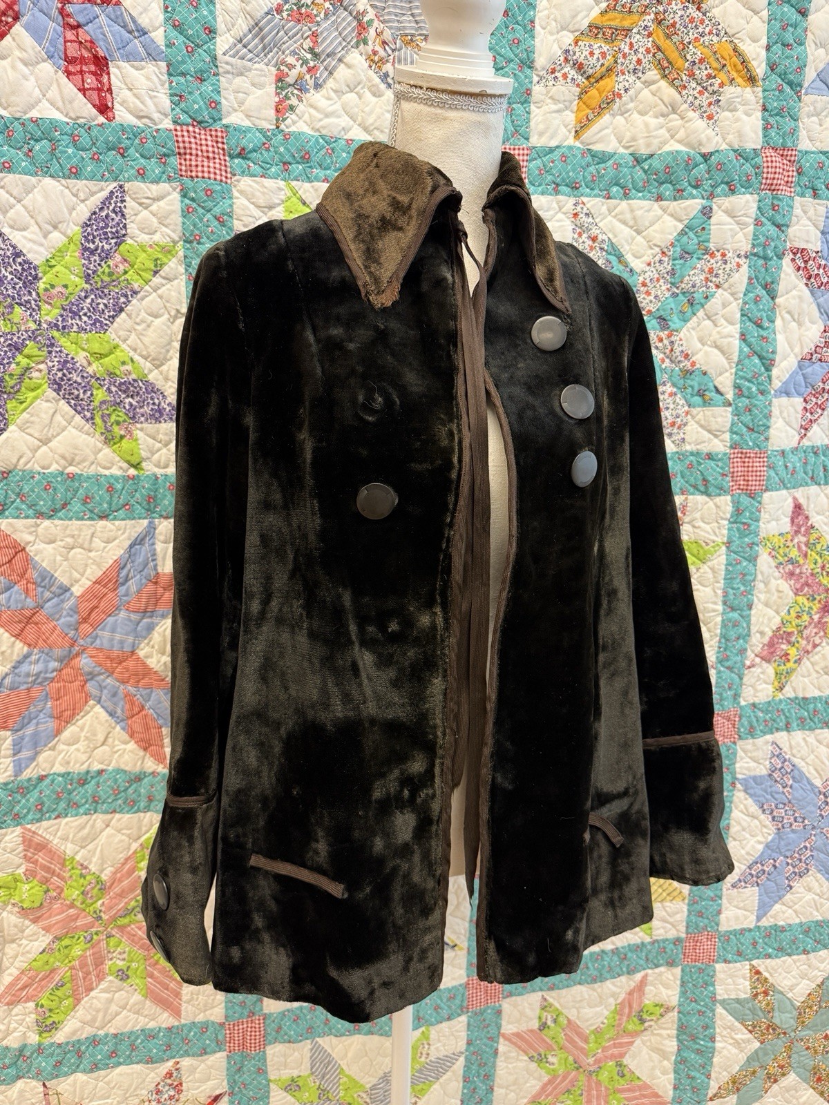 Vintage 1920’s beaver velvet short coat jacket with winged collar
