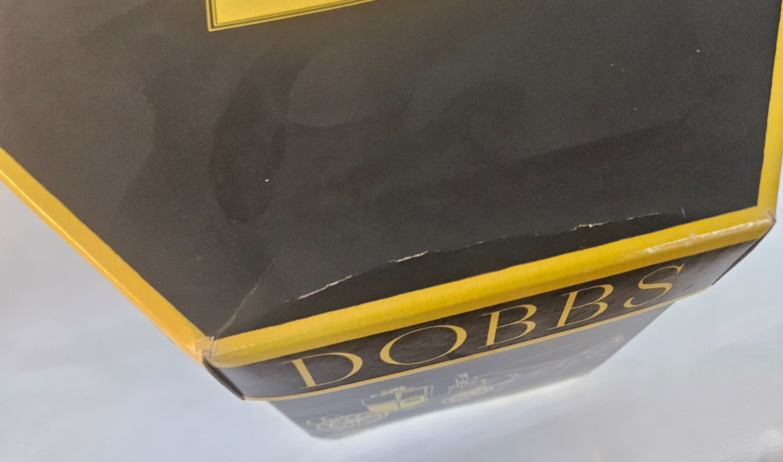 Vintage DOBBS Fifth Avenue EMPTY Hat Box in Good Condition 7″ x 13″ x 15″