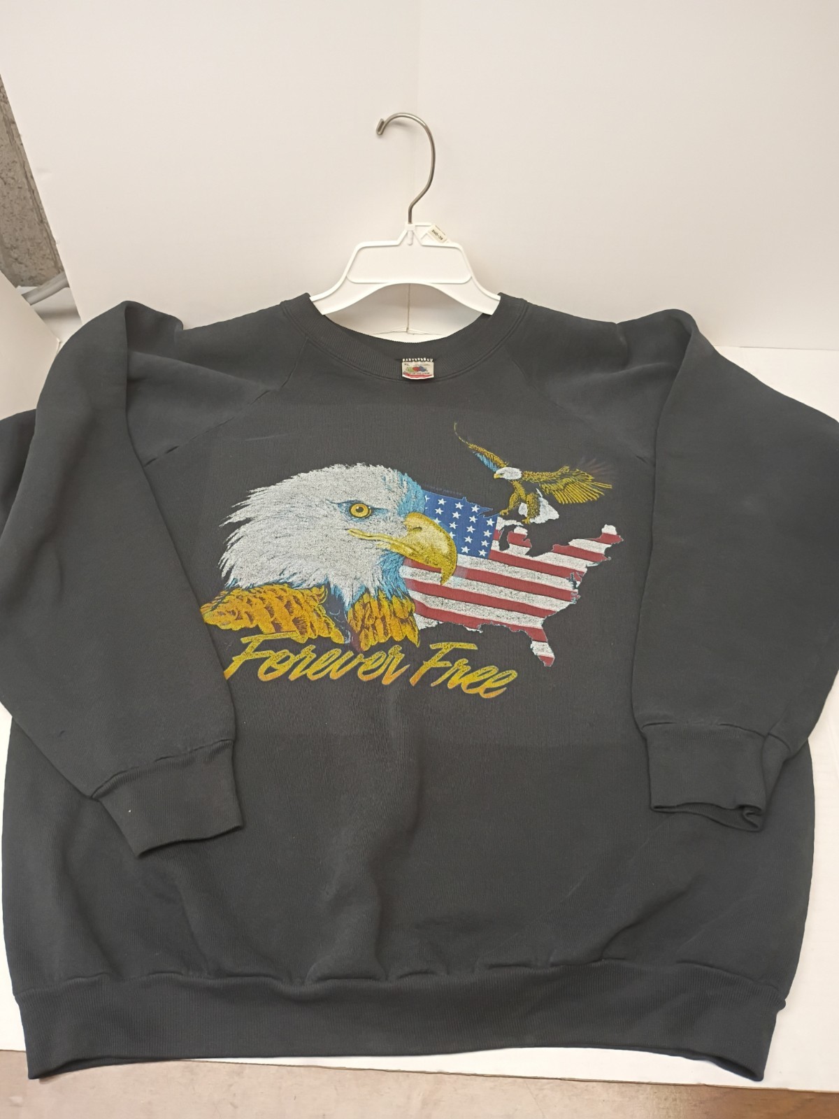 VTG Forever Free Men’s XL Black Crewneck Fleece Sweatshirt Bald Eagle USA