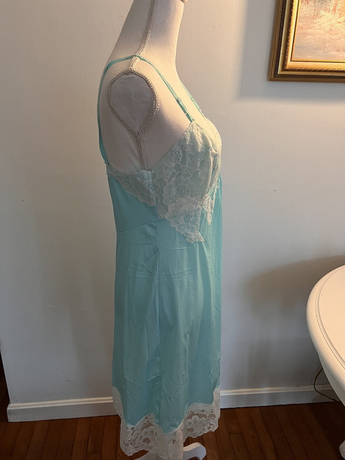 VTG KAYSER Silky & Smooth NYLON Baby Bleu FLORAL LACE Size 36 . New With Tags
