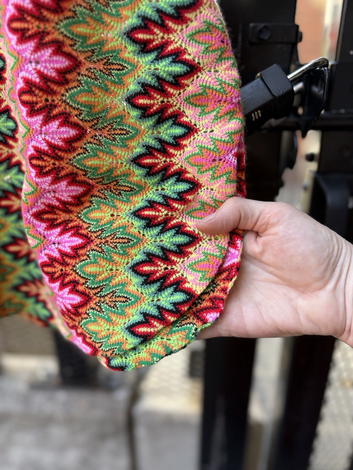 Truly Groovy 1960’s Fractal Art Knit Minidress Rainbow Colors! 🌈