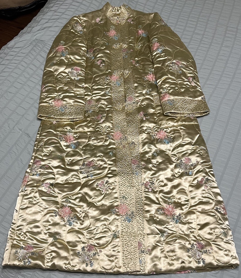 Vintage 1980s Mandarin Chinese Coat Embroidered Silk- Opulent Luxury!
