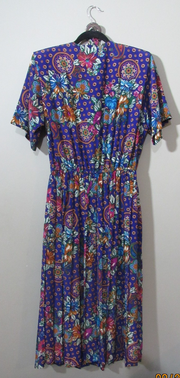 VTG. LESLIE FAY S/S PURPLE FLORAL PAISLEY PLEATED DRESS WITH BELT SIZE 12 VGUC