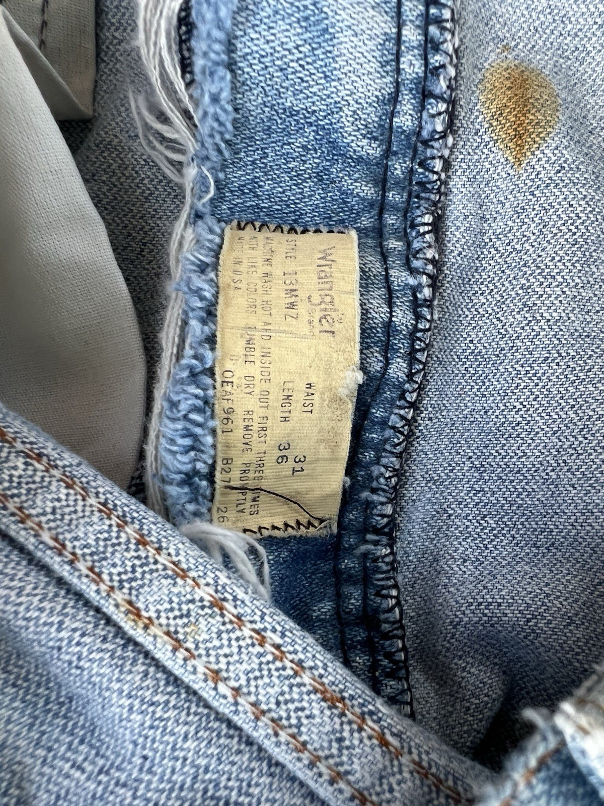 Vintage USA Wrangler 31×36 Jeans Distressed Faded Paint Grunge Workwear