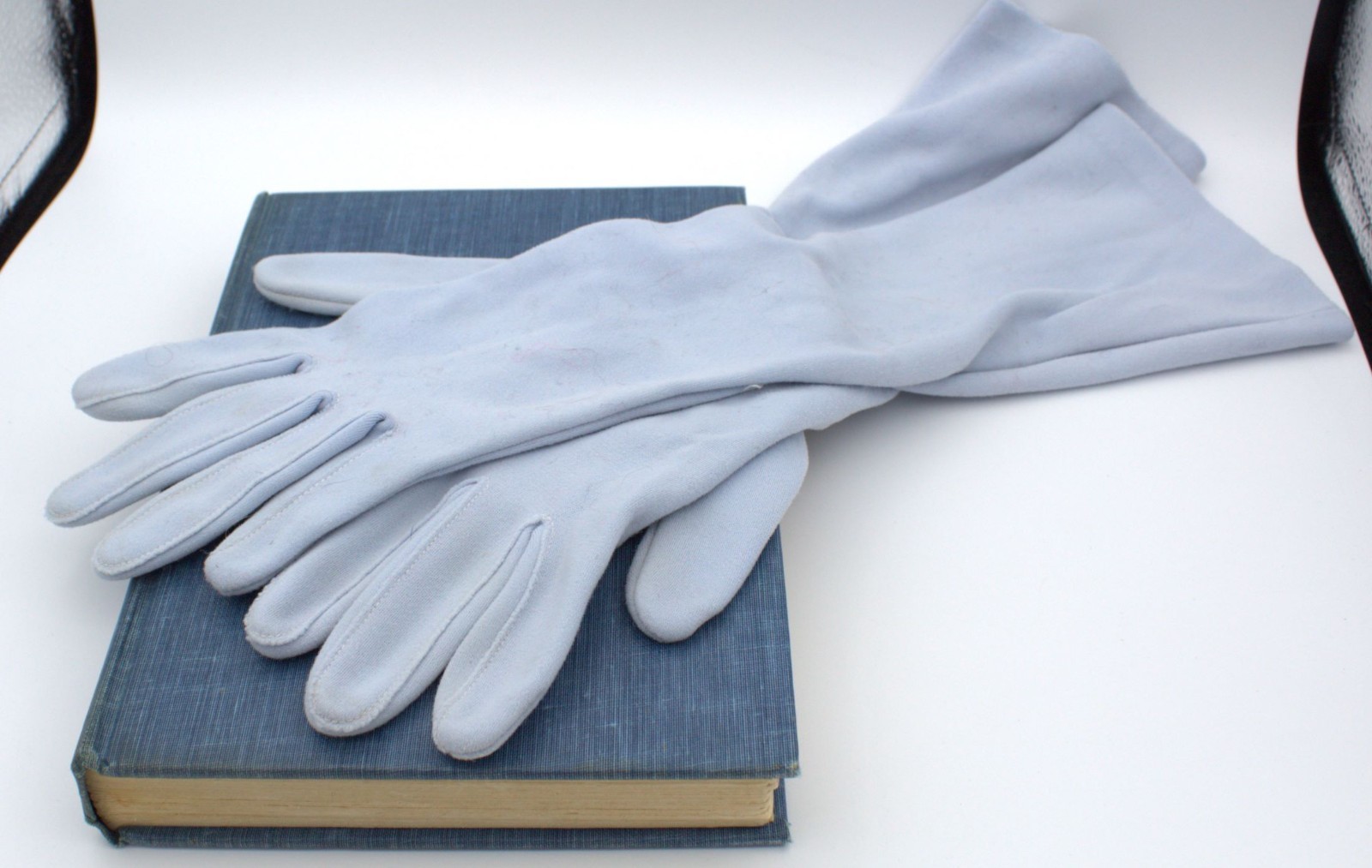 Vtg 70s Lt Blue Gloves Forearm Length; Sz 7 Made in United States