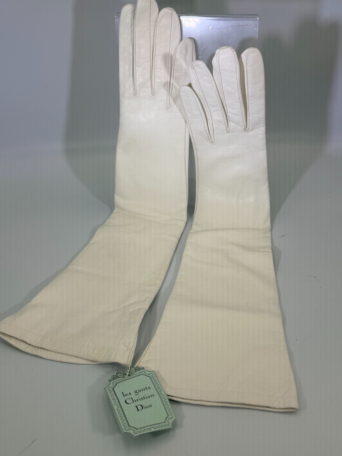 Museum Quality UNUSED Vintage Christian Dior White Leather Goves Size 6 1/4 XXS