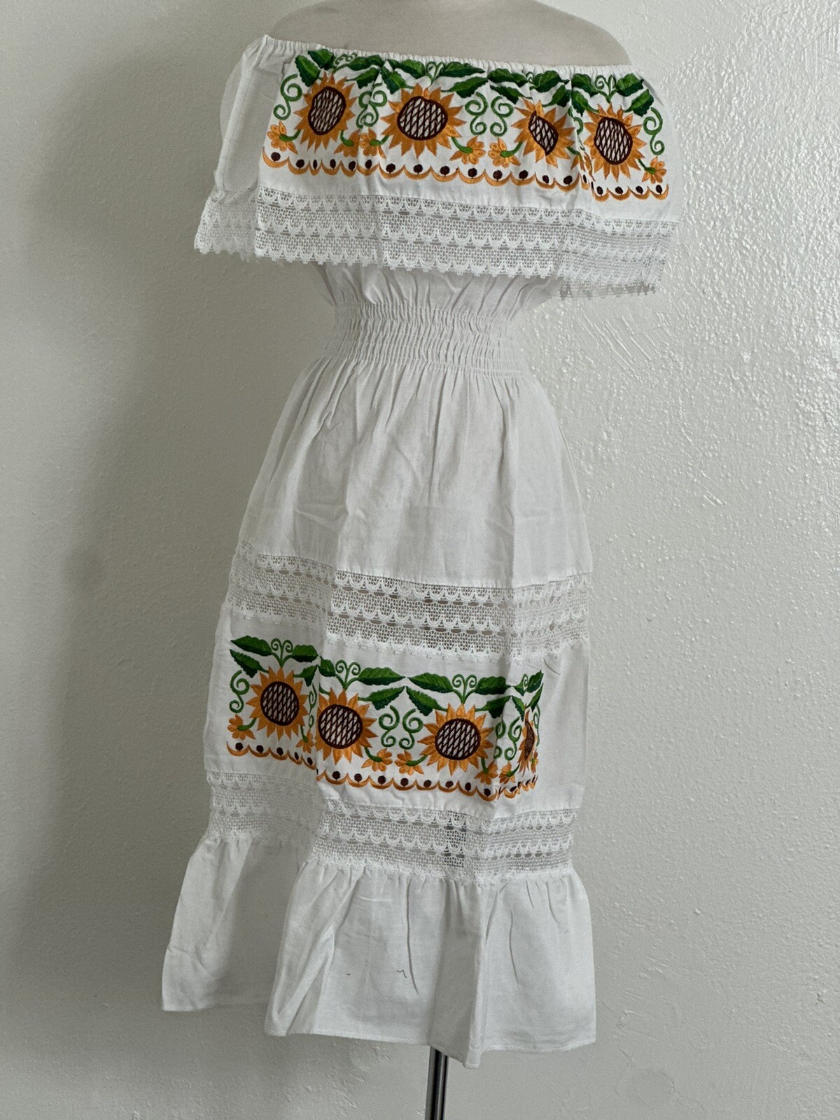 Girasol Size Small / Medium Maria Bonita Vintage Embroidery Mexican Dress