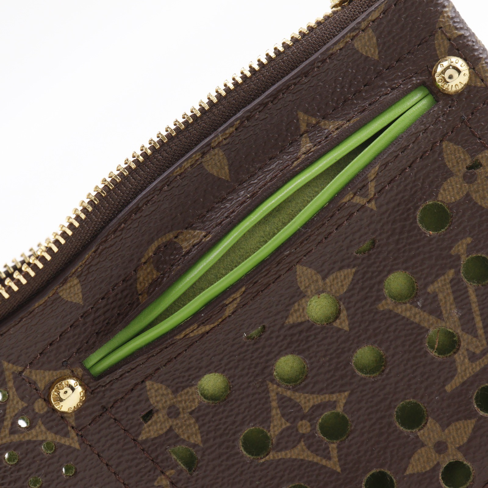 Louis Vuitton Pochette Platte Monogram Pouch – DUTY FREE