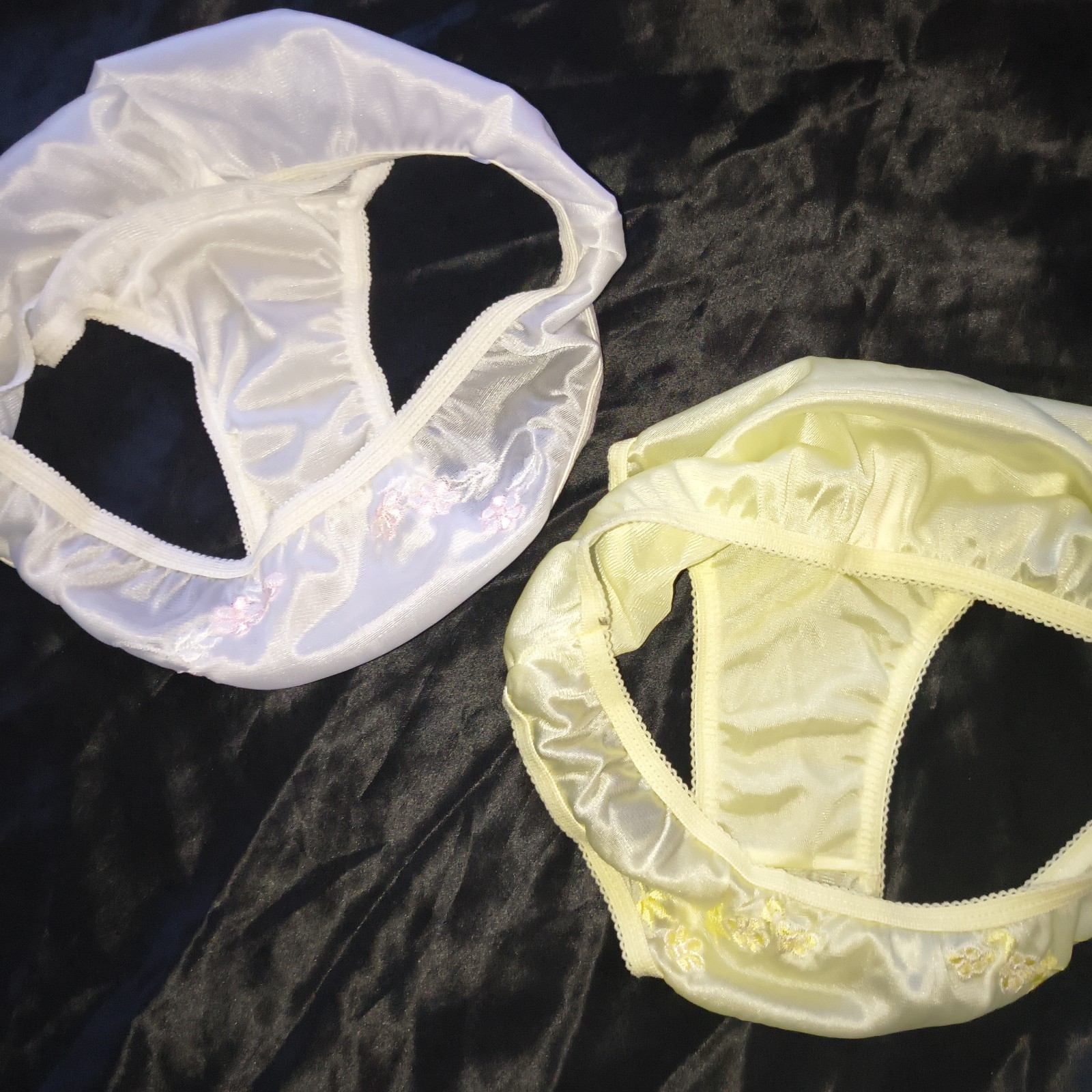 2 Pairs 70s Vintage Girl’s 100% Nylon Panties Delicate Floral Embroidery SMALL