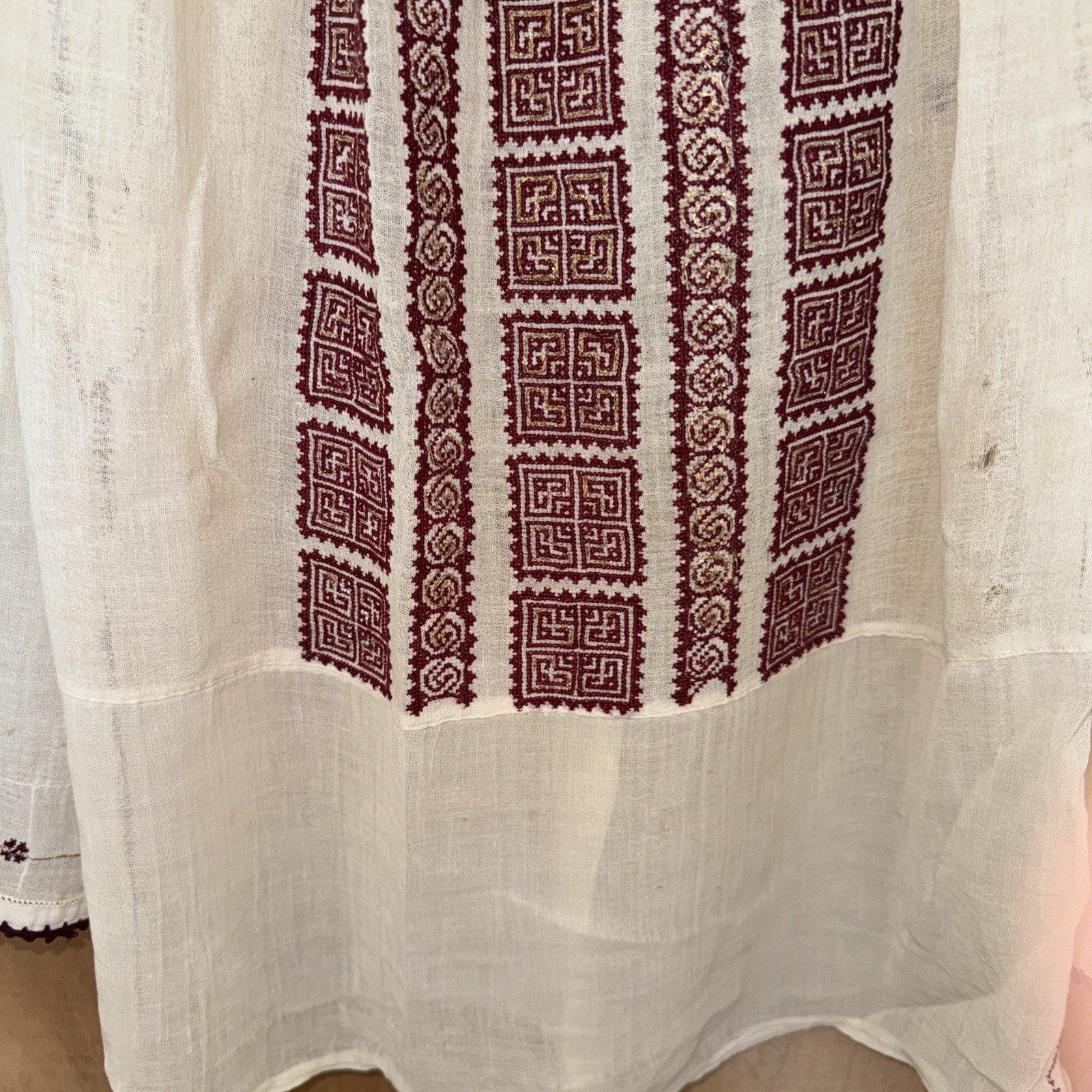 Vtg 1970 Romanian Peasant Hand Embroiled Preowned Blouse.