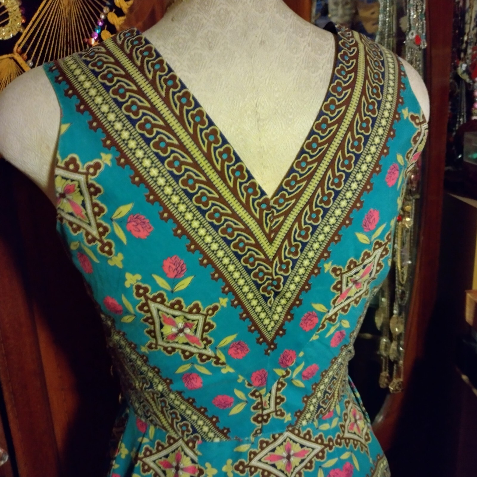 Styled by Loungees 50’s wrap dress geometric & flower design small side buttons
