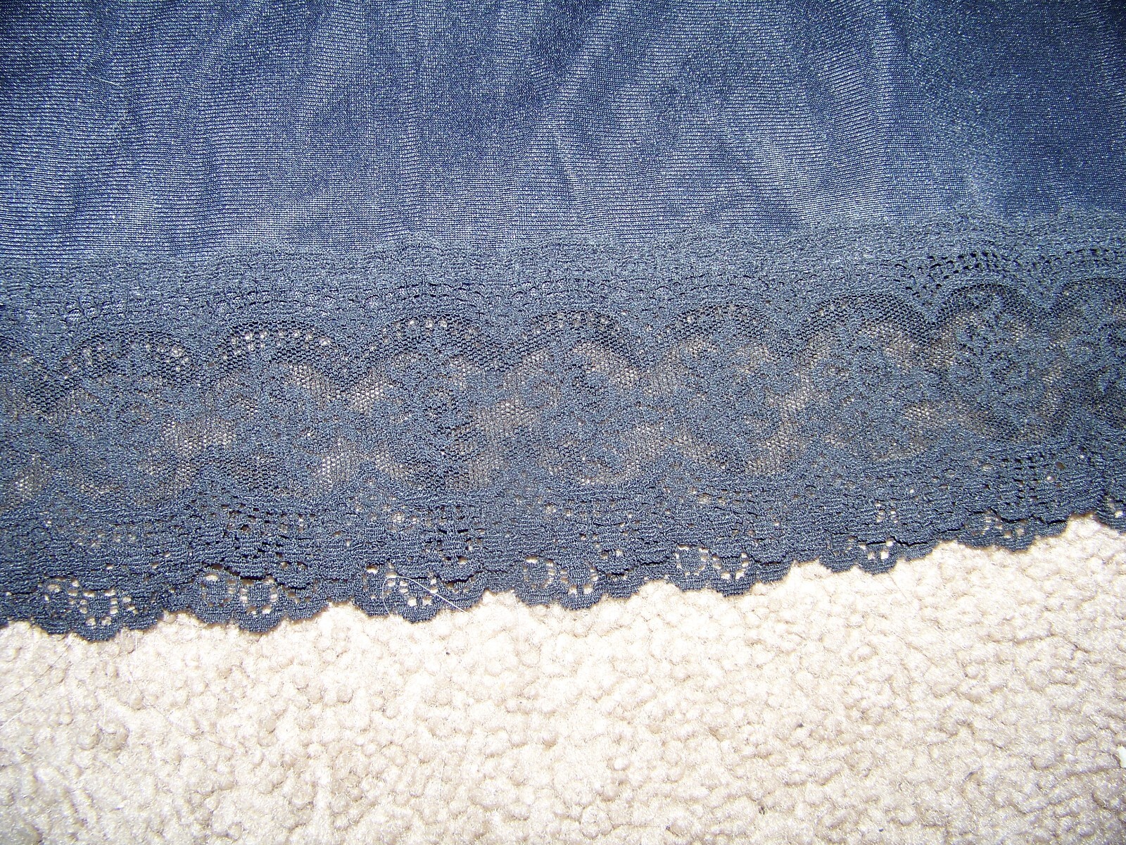 VTG BLACK HALF SLIP SZ SMALL 25″ MADE IN THE USA NYLON W/LACE #721 CLEAN NICE!